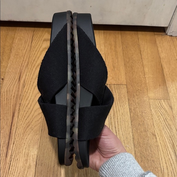 ROTHY’S The Weekend Slide criss cross sandals - Picture 2 of 6